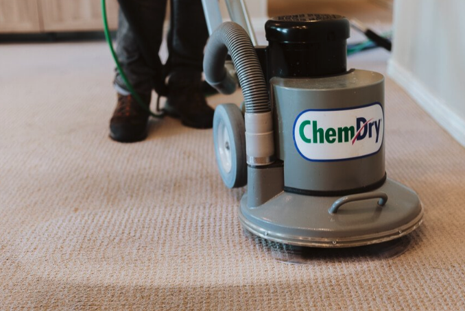 tech cleaning carpet