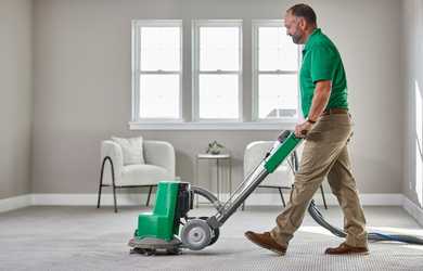 carpet cleaners cleaning carpet